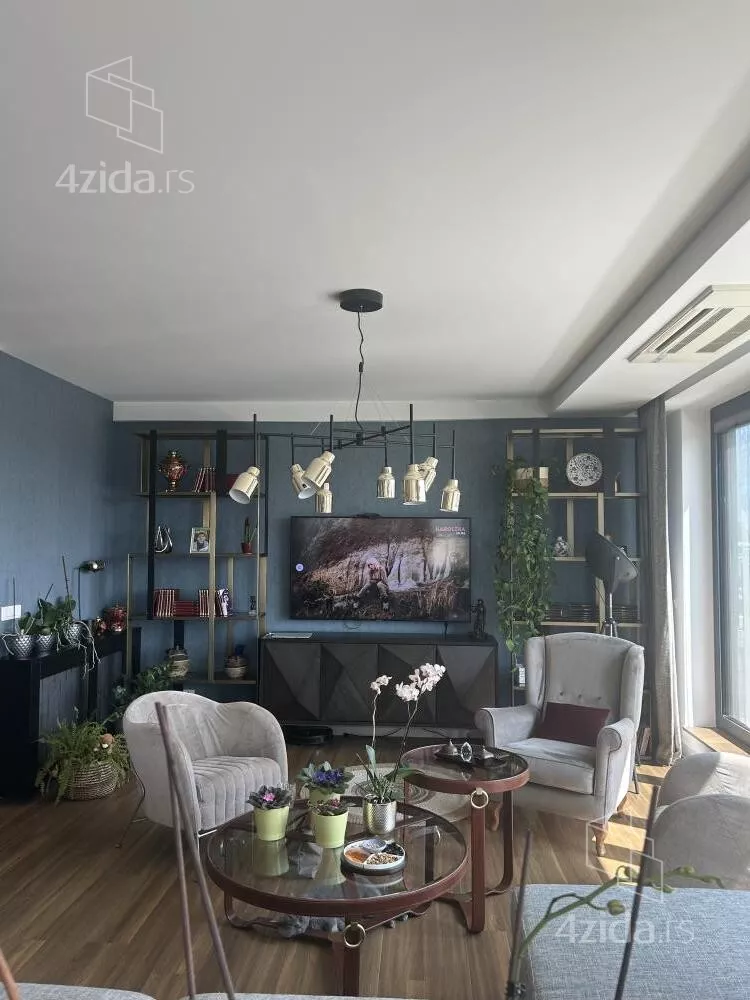 Petosoban stan | 4zida