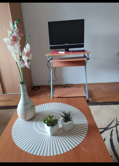 Lasla Gala | 4zida.rs