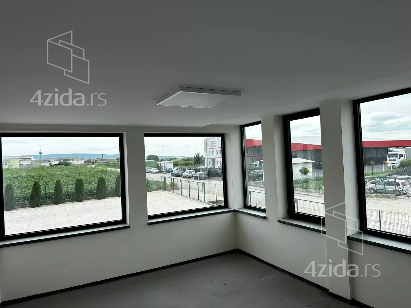 Poslovna zgrada | 4zida