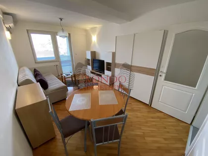 Crveni Pevac | 4zida.rs