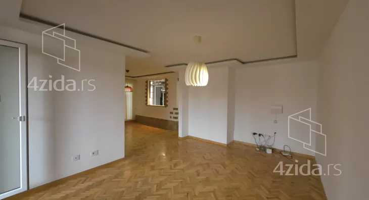 Četvoroiposoban stan | 4zida