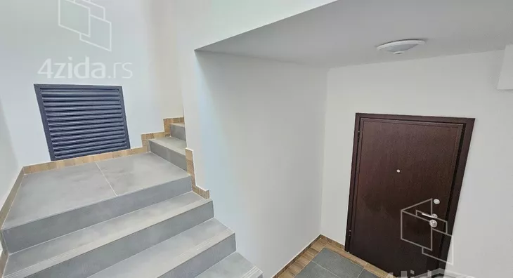 Šestoiposoban stan | 4zida
