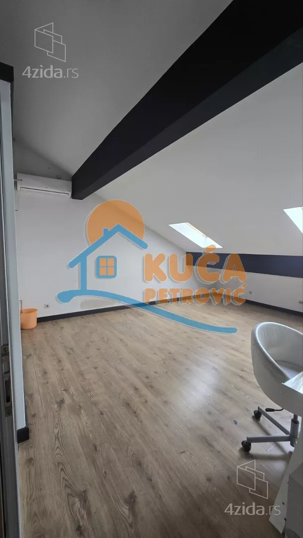 Lokal | 4zida