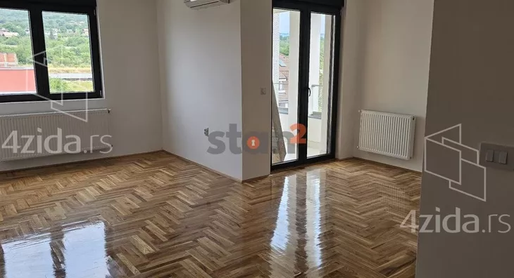 Četvoroiposoban stan | 4zida