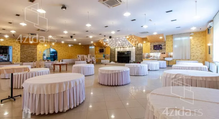 Poslovna zgrada | 4zida