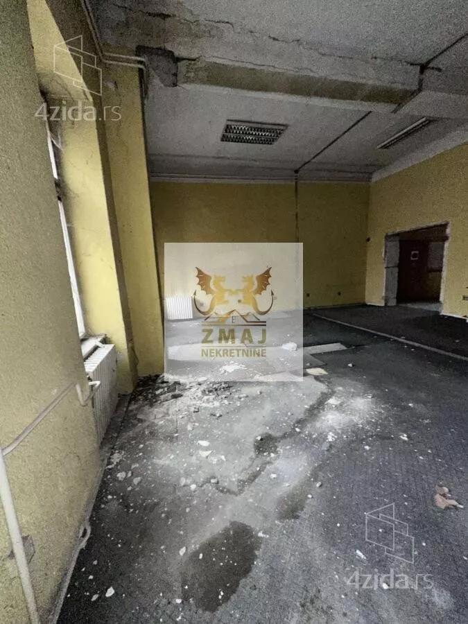 Poslovna zgrada | 4zida