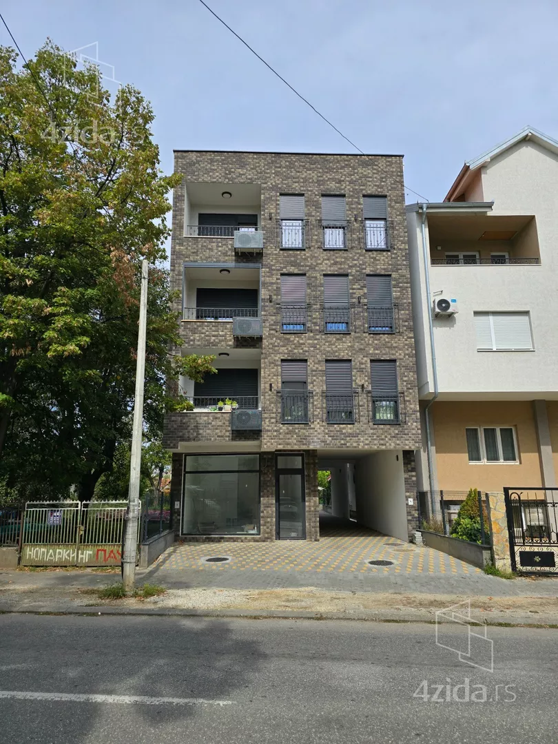 Četvoroiposoban stan | 4zida