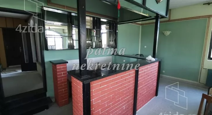 Poslovna zgrada | 4zida