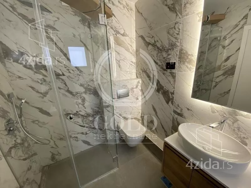 Šestosoban stan | 4zida