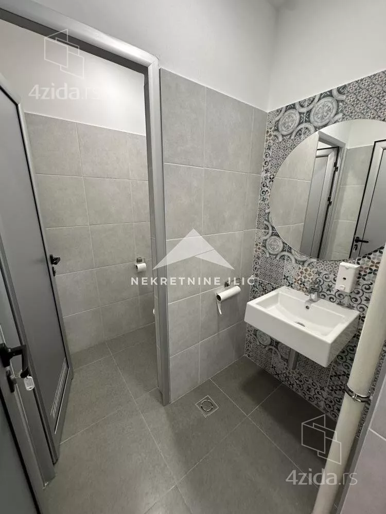 Poslovna zgrada | 4zida