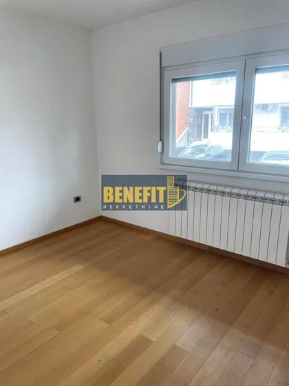 Autokomanda | 4zida.rs