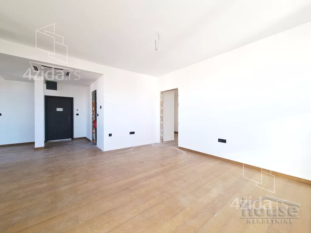 Četvoroiposoban stan | 4zida