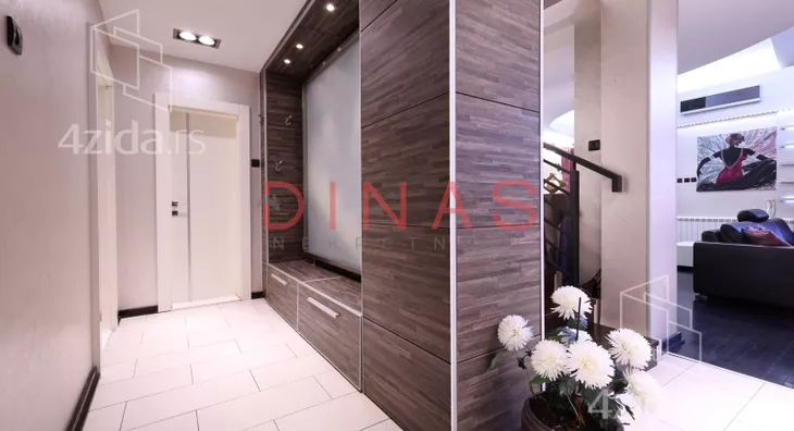 Šestosoban stan | 4zida