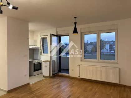 Ljubana Jednaka | 4zida.rs