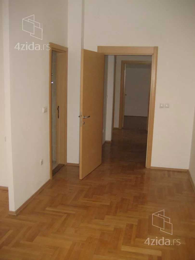 Četvoroiposoban stan | 4zida