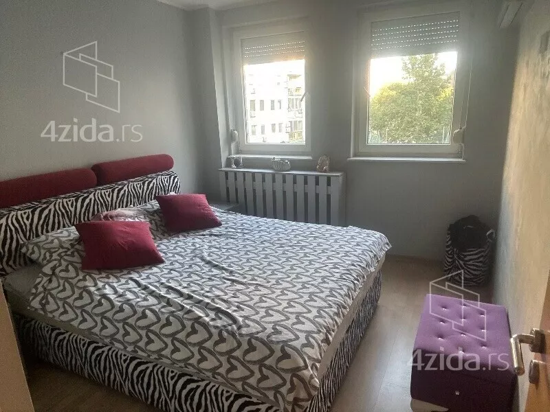 Četvoroiposoban stan | 4zida