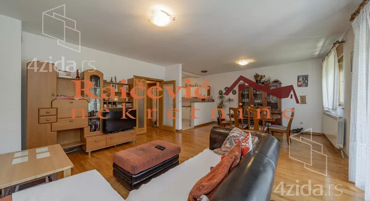 Petosoban stan | 4zida