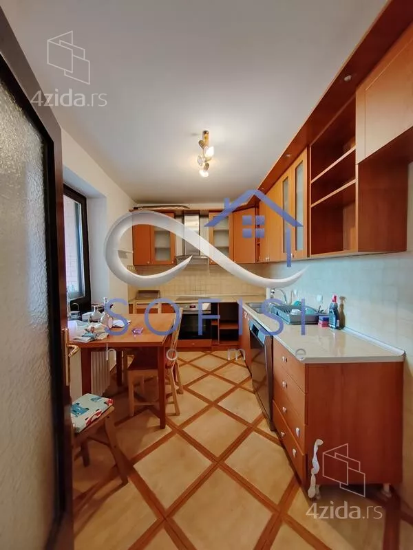 Petosoban stan | 4zida