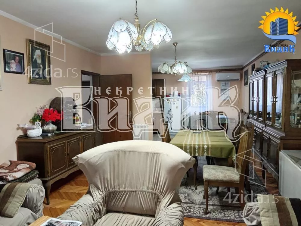 Petosoban stan | 4zida