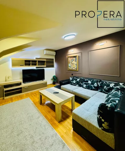 Trg Pavla Stojkovića | 4zida.rs