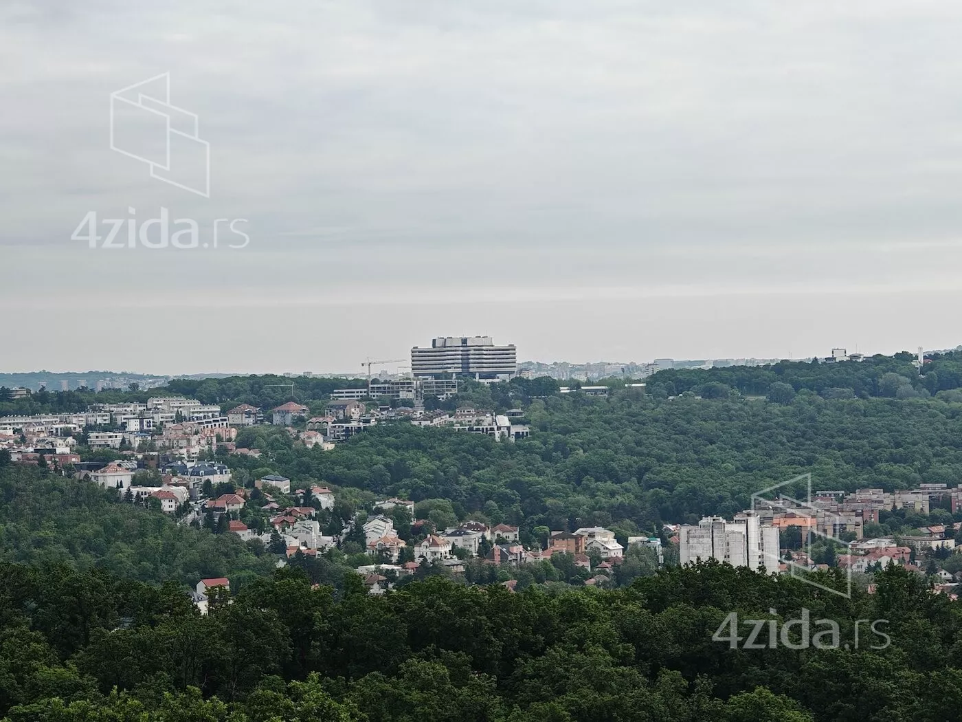 Četvoroiposoban stan | 4zida