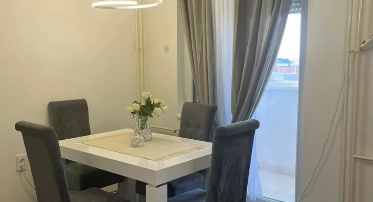 Četvoroiposoban stan | 4zida