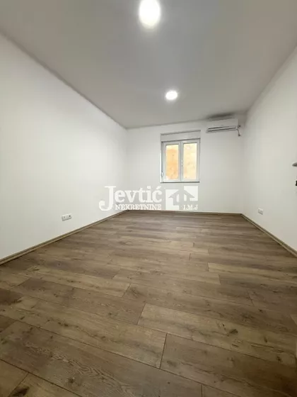 Vukov Spomenik | 4zida.rs