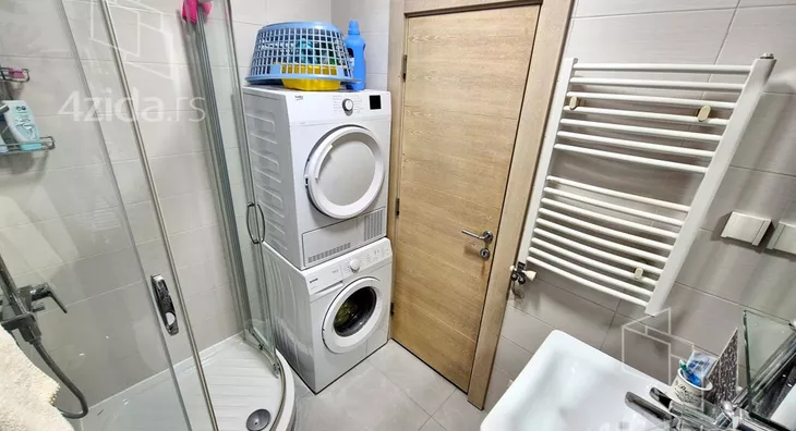 Šestosoban stan | 4zida