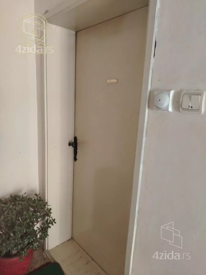 Šestosoban stan | 4zida