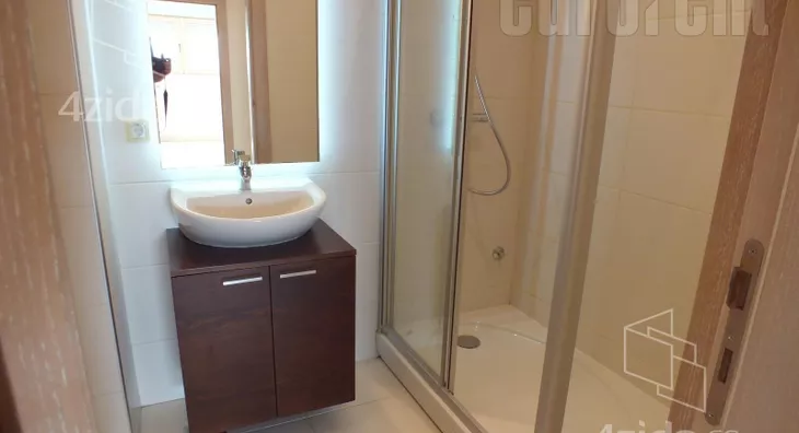 Šestosoban stan | 4zida