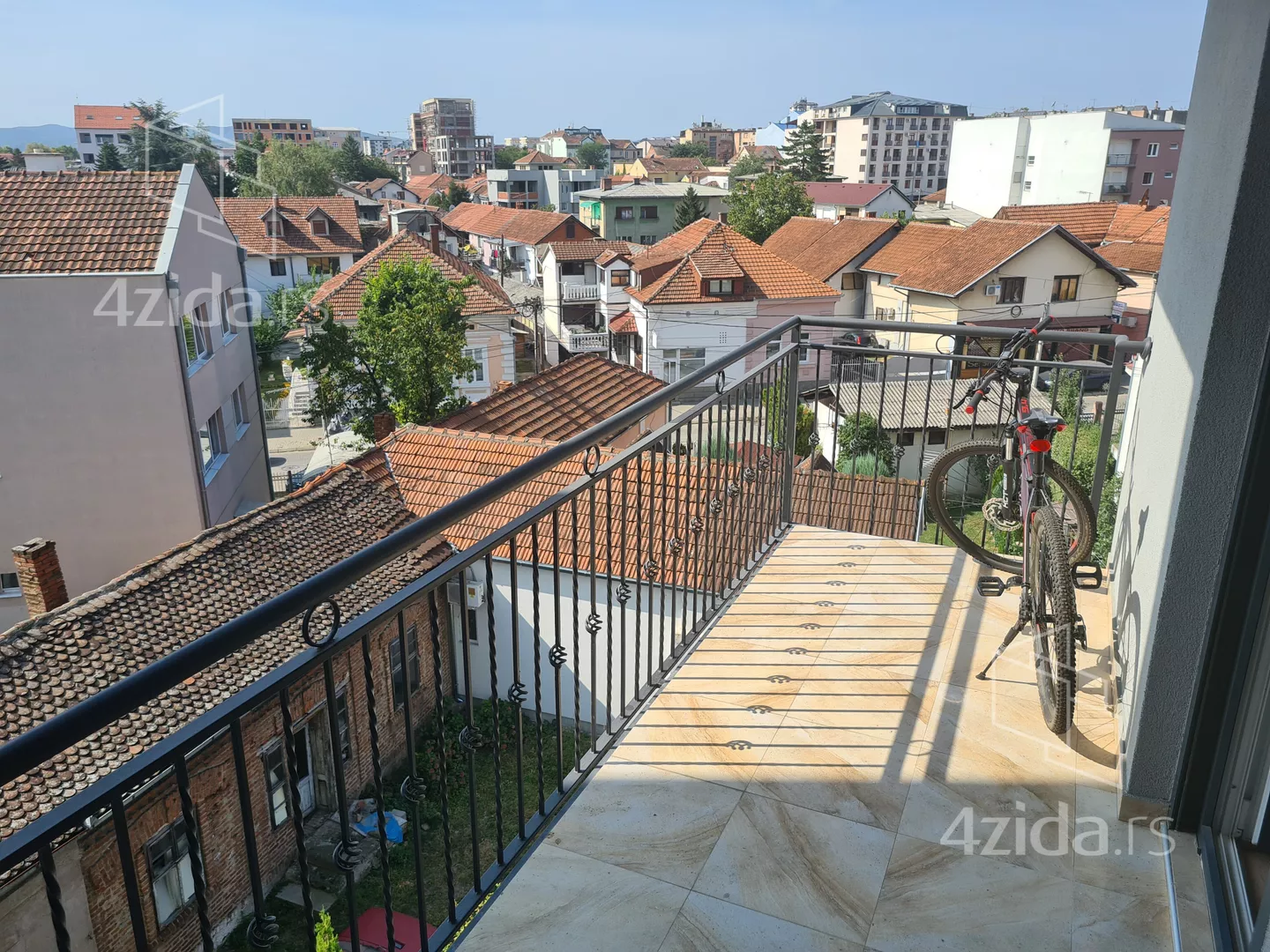 Troiposoban stan | 4zida