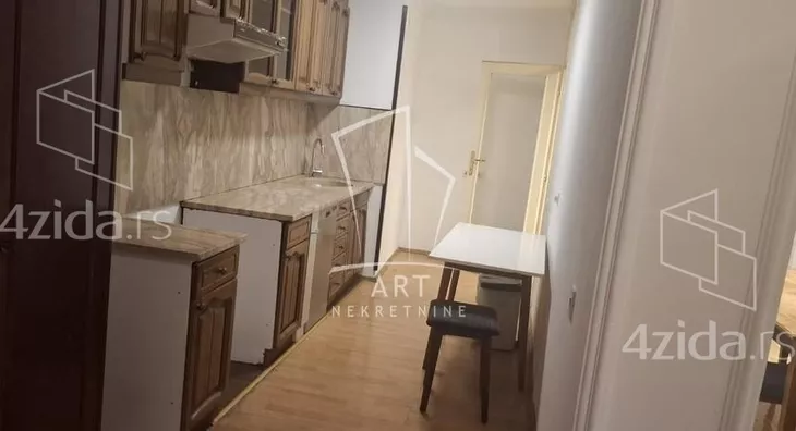 Četvoroiposoban stan | 4zida