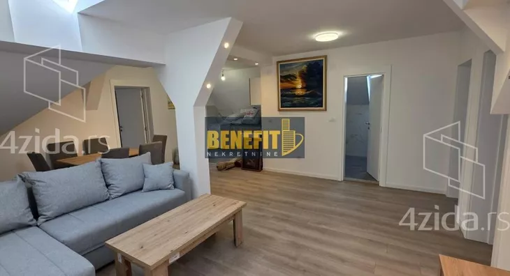 Četvoroiposoban stan | 4zida