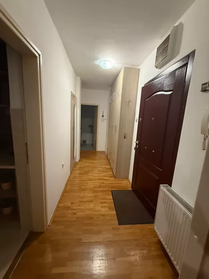 Trg Učitelj Tase 10 | 4zida.rs