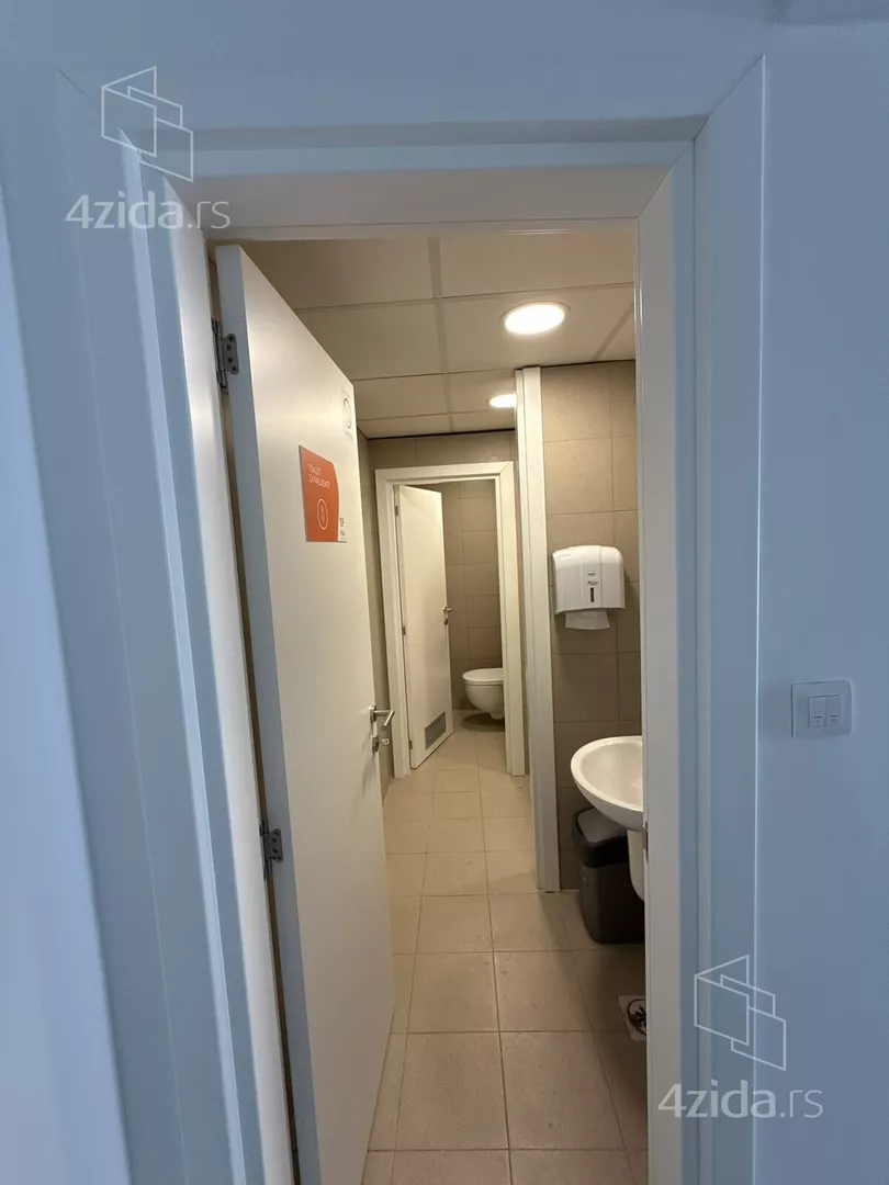 Poslovna zgrada | 4zida