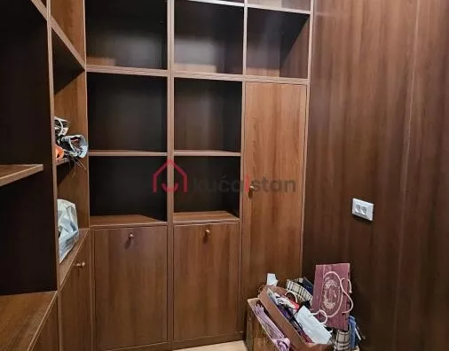 Sedmosoban stan | 4zida