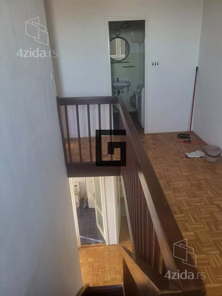 Četvoroiposoban stan | 4zida