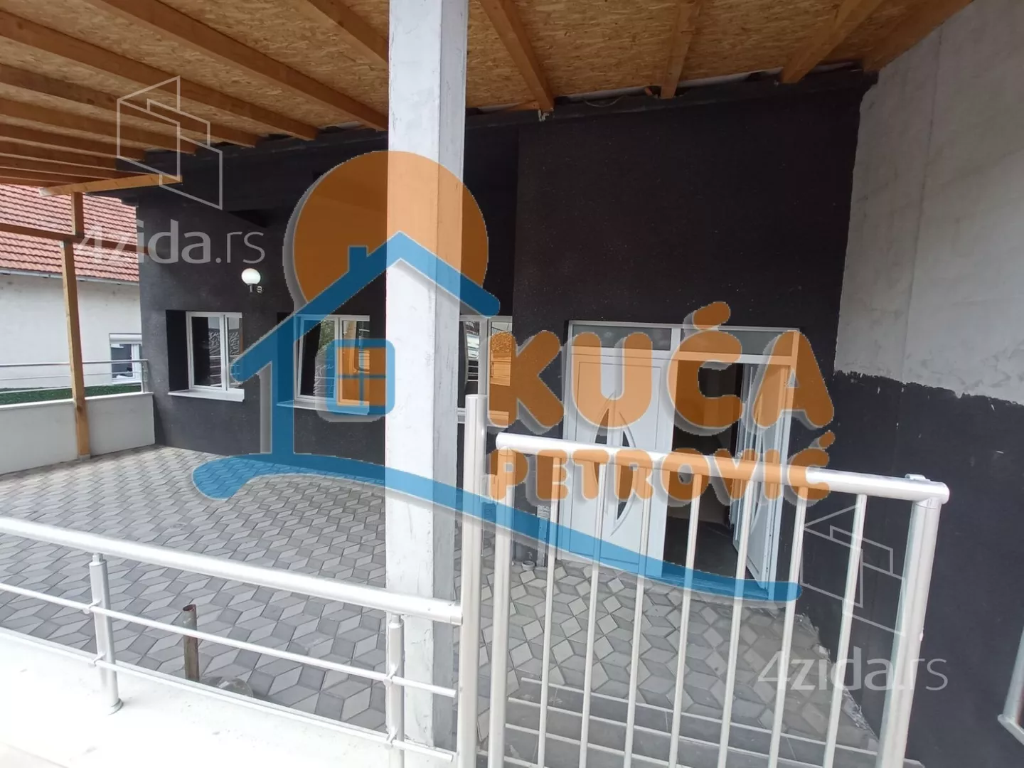 Lokal | 4zida