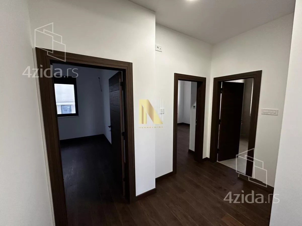 Petosoban stan | 4zida