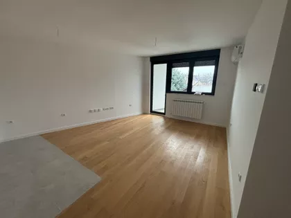 Celovečka 8 | 4zida.rs