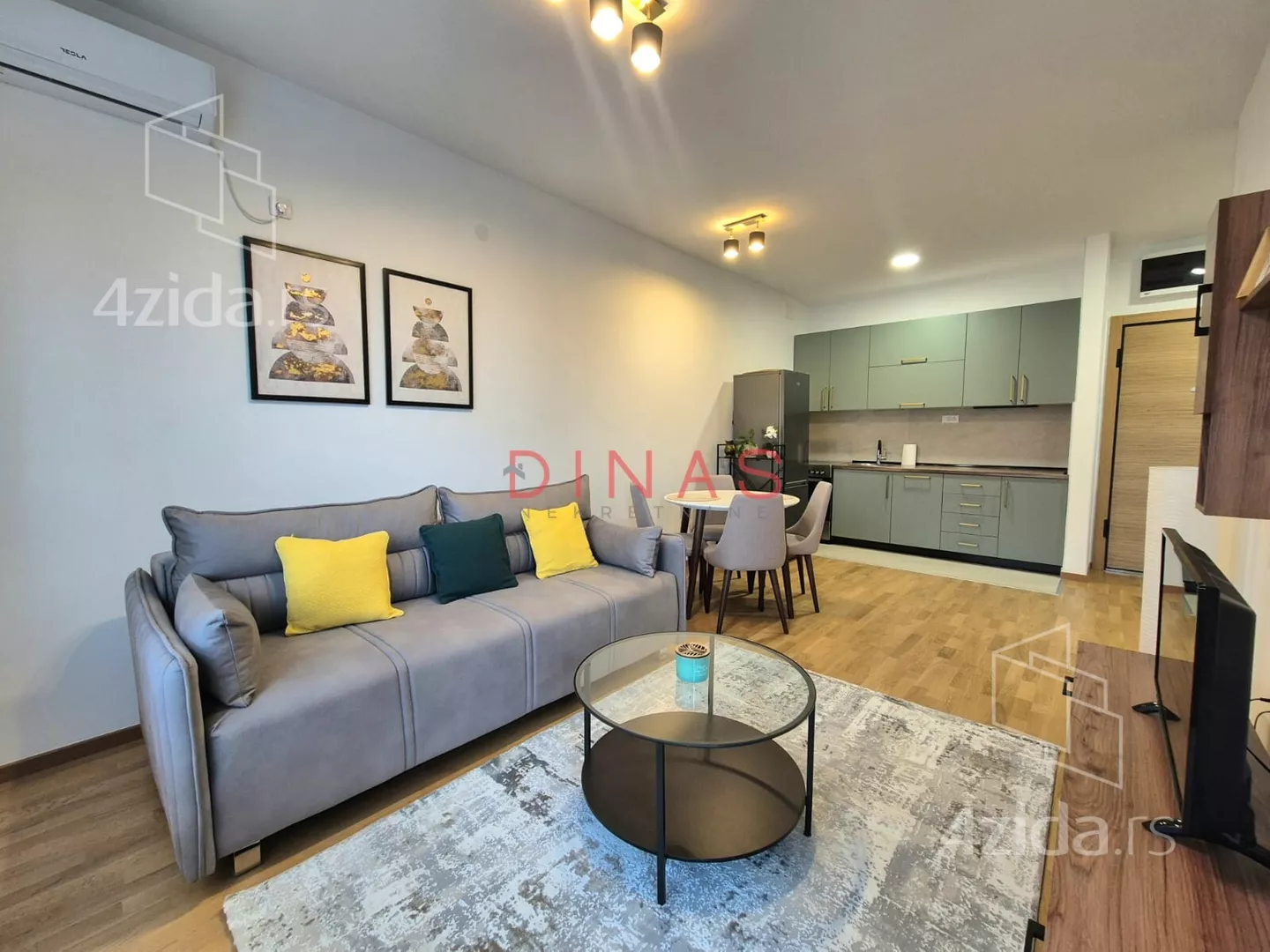 Jednoiposoban stan | 4zida