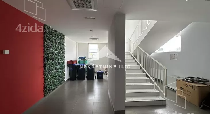 Poslovna zgrada | 4zida