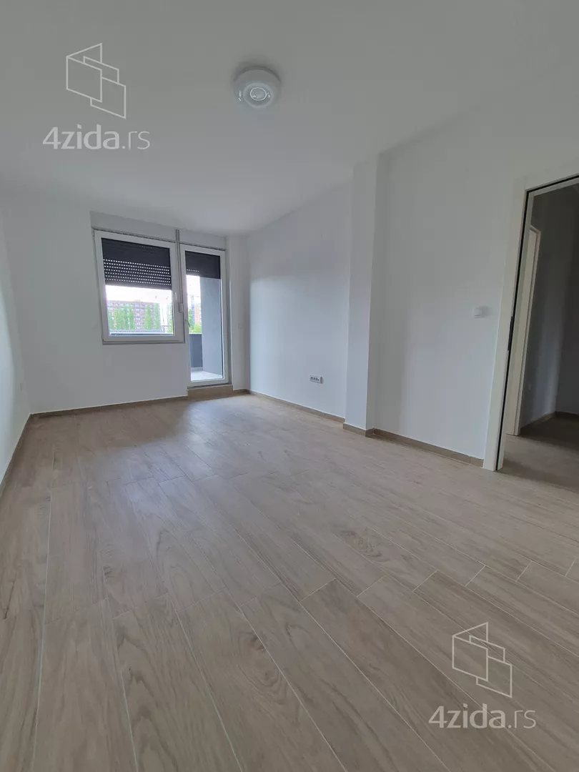 Šestosoban stan | 4zida