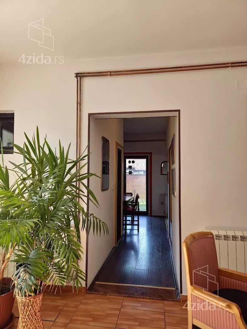 Poslovna zgrada | 4zida