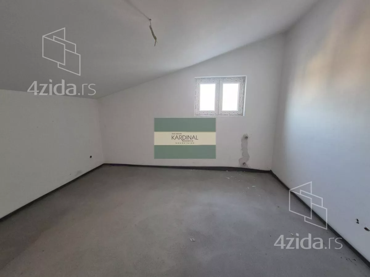 Šestosoban stan | 4zida