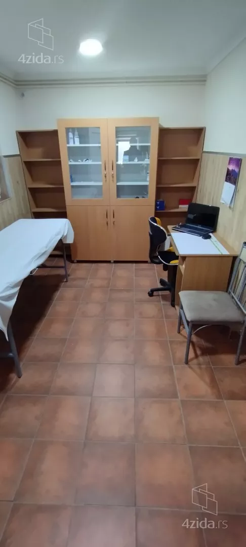 Poslovna zgrada | 4zida