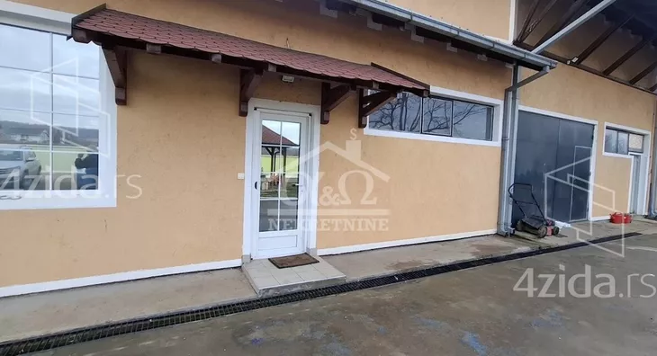 Poslovna zgrada | 4zida