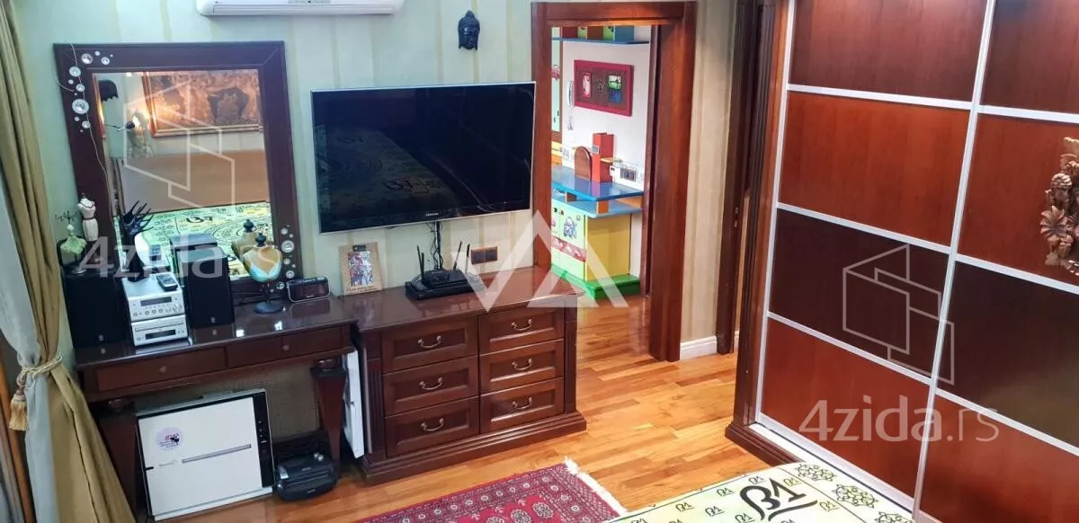 Petosoban stan | 4zida