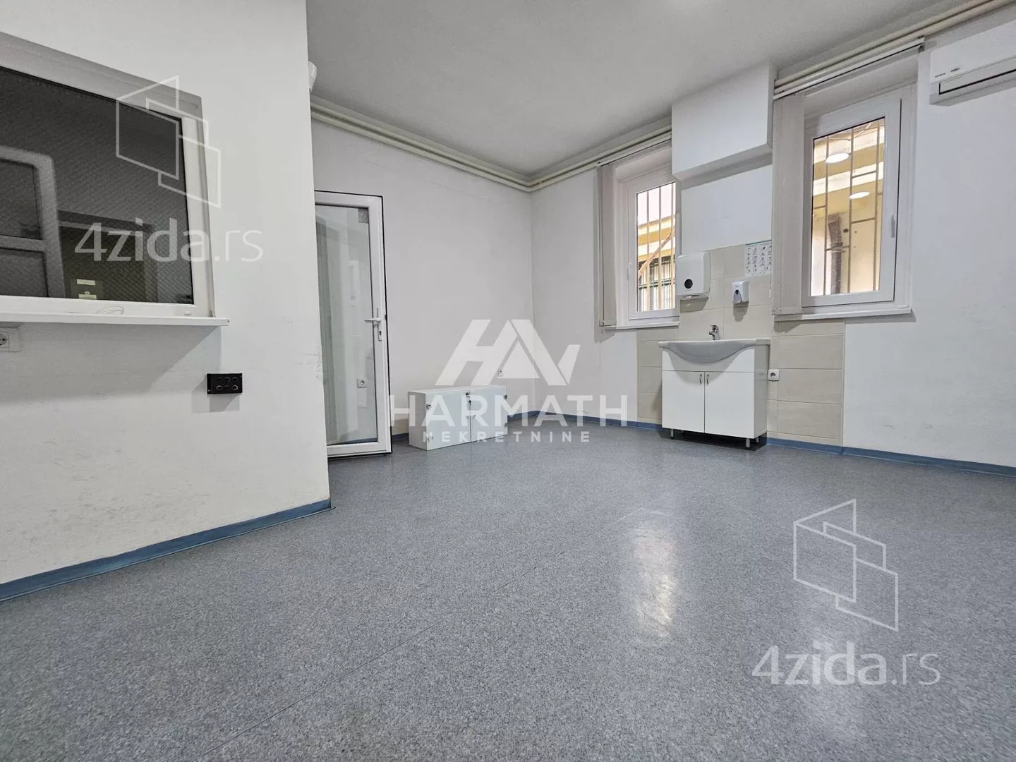 Poslovna zgrada | 4zida