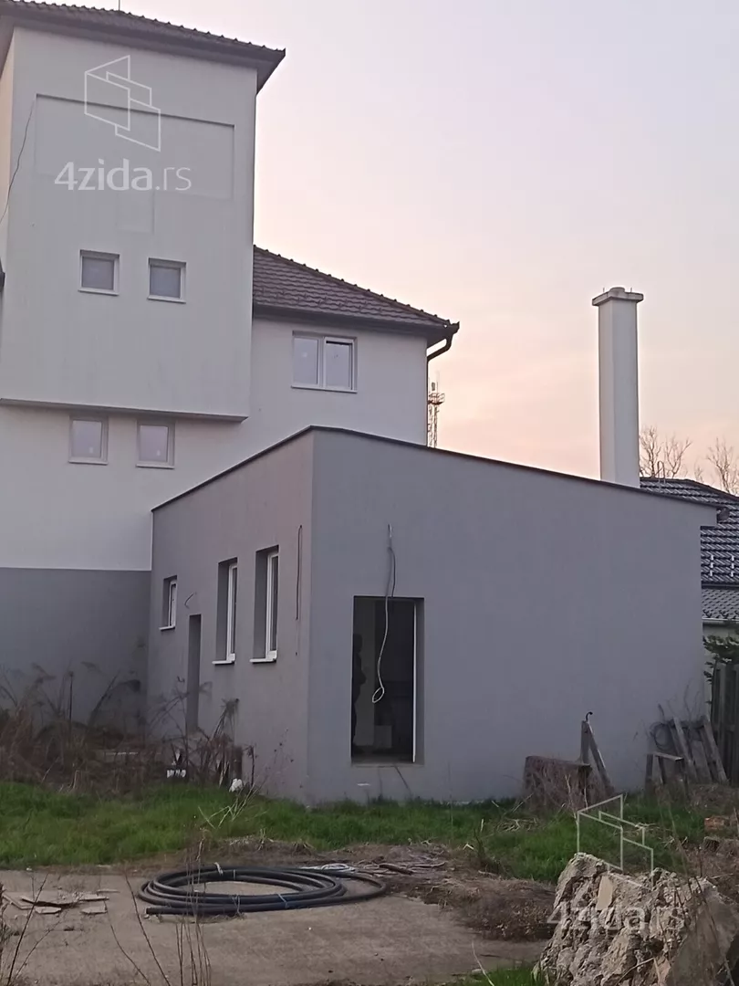 Poslovna zgrada | 4zida